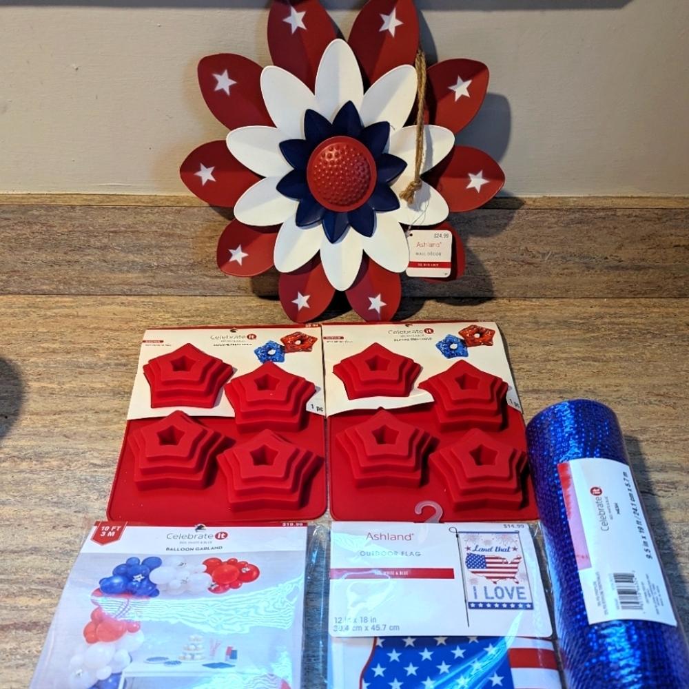 American 4th of July memorial Day Decor Supplies NWT Sign, Garland, Cupcake Mold